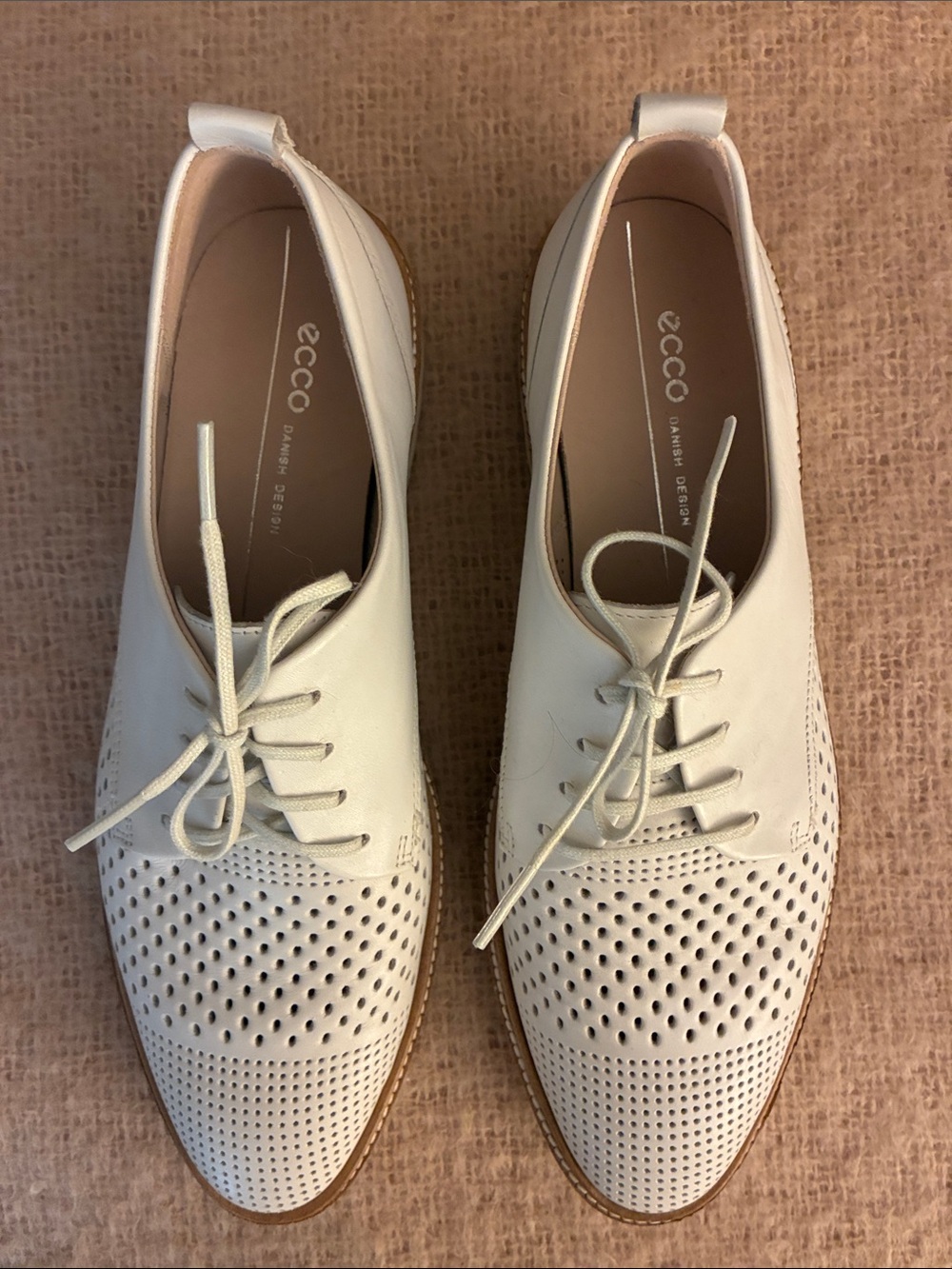 Ecco White Perforated Leather Lace-Up Oxfords